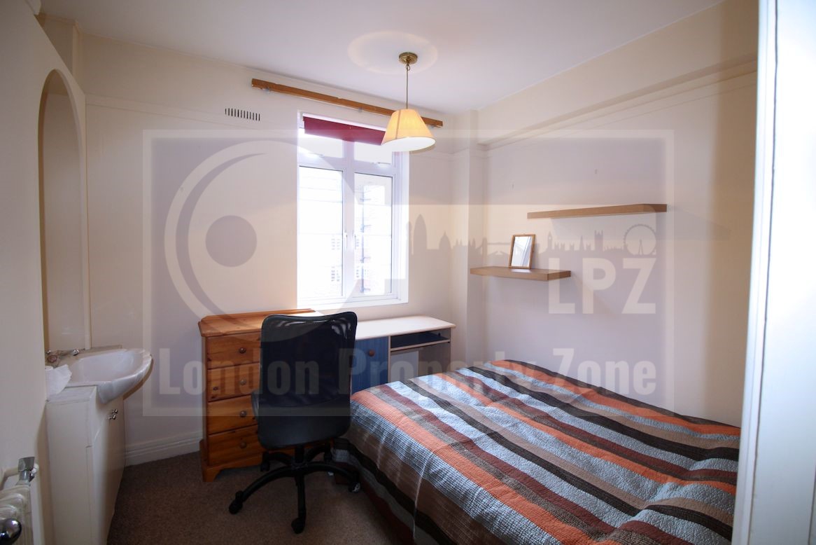 Hammersmith,United Kingdom,4 Bedrooms Bedrooms,2 BathroomsBathrooms,Flat / Apartment,1075
