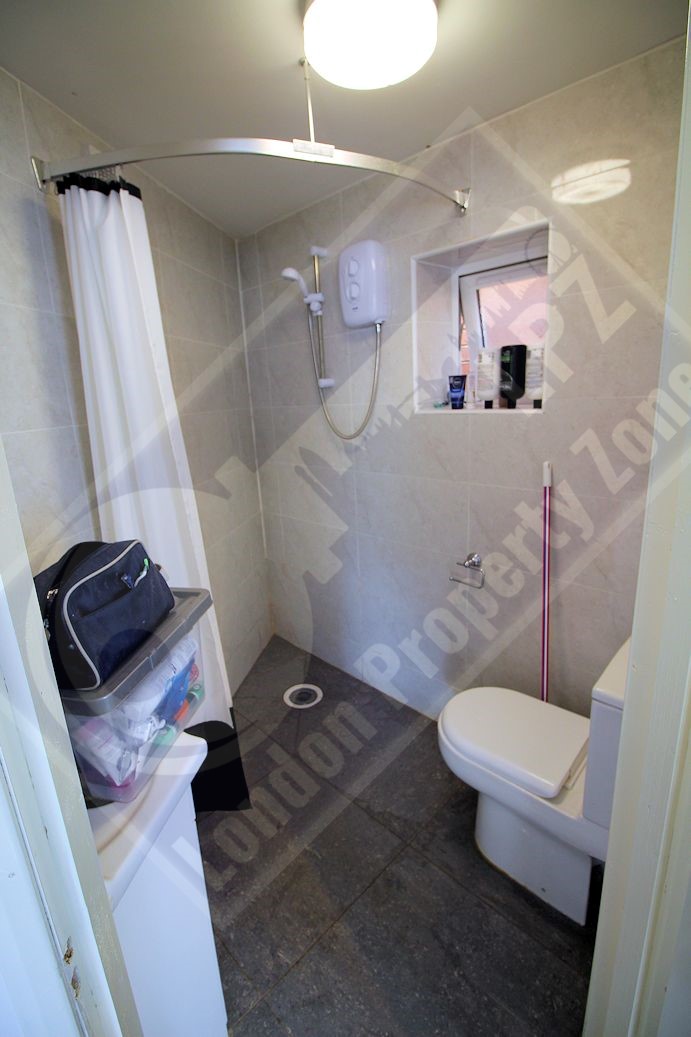Ealing,United Kingdom,1 BathroomBathrooms,Flat / Apartment,1049