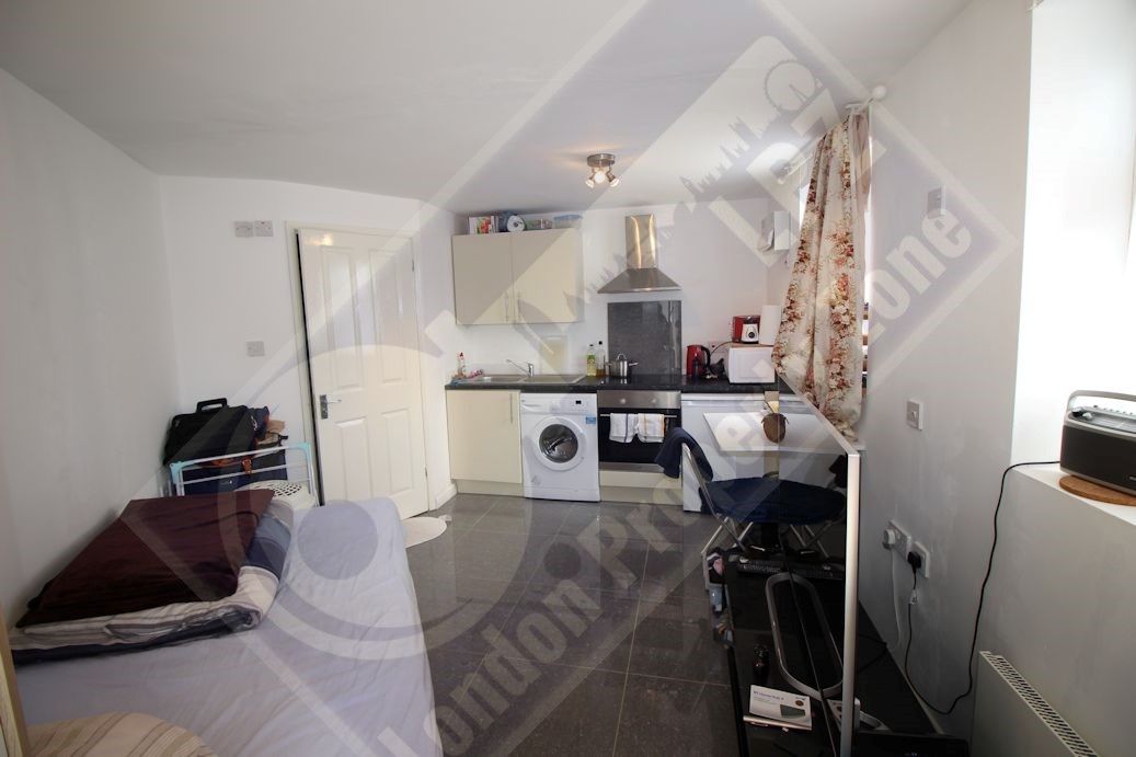 Ealing,United Kingdom,1 BathroomBathrooms,Flat / Apartment,1049